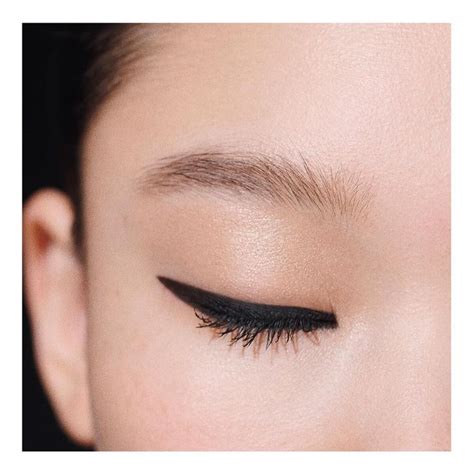 calligraphie Chanel eyeliner